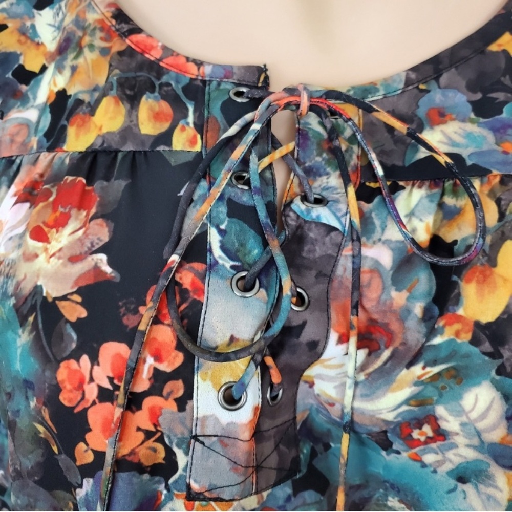 *Copy* Boutique Floral Bell Sleeve Peasant Blouse - Picture 4 of 10
